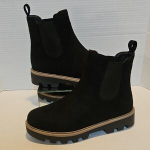 Chic Black Suede Ankle Boots with Chunky Sole